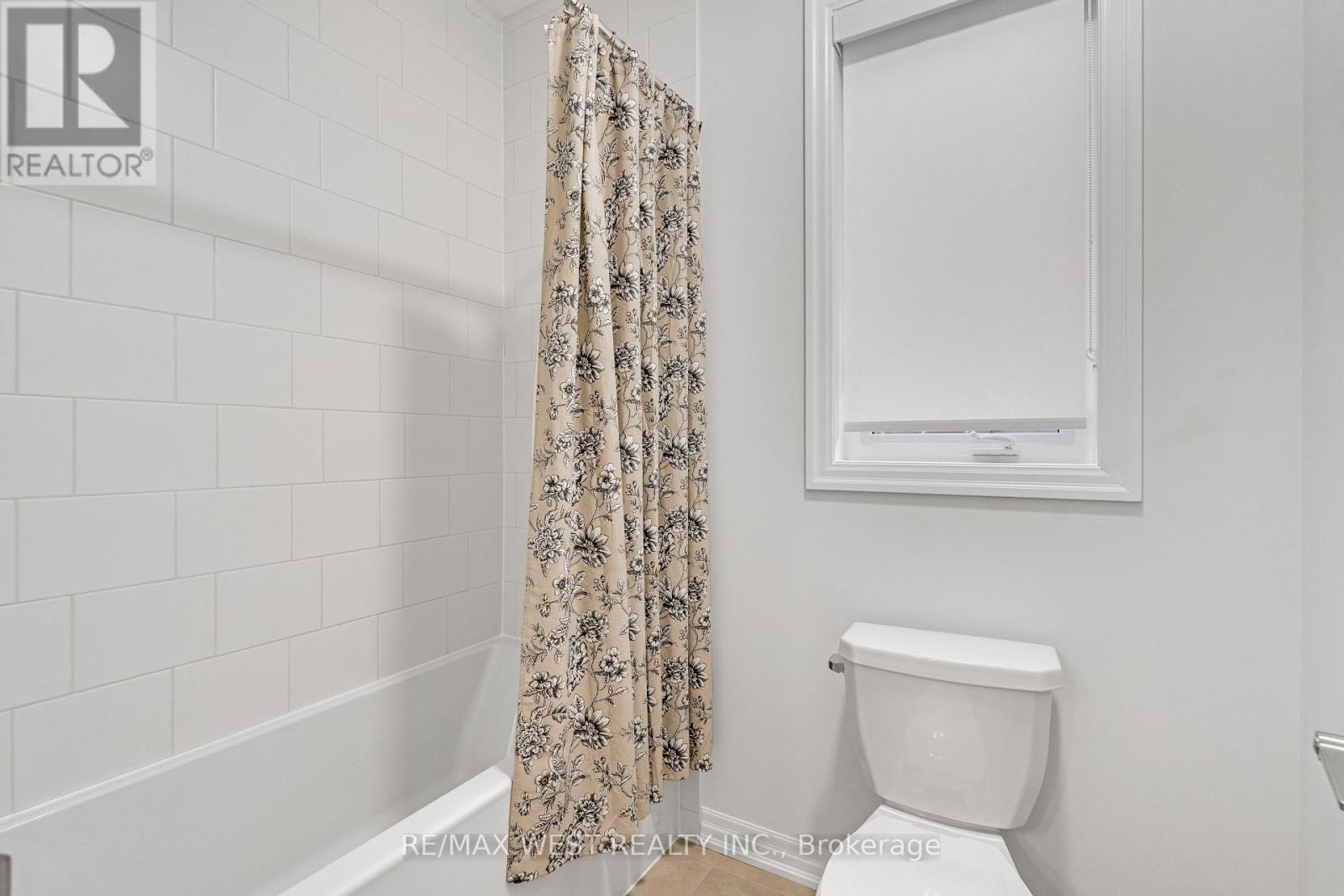 24 HANTON CRESCENT - Image 31