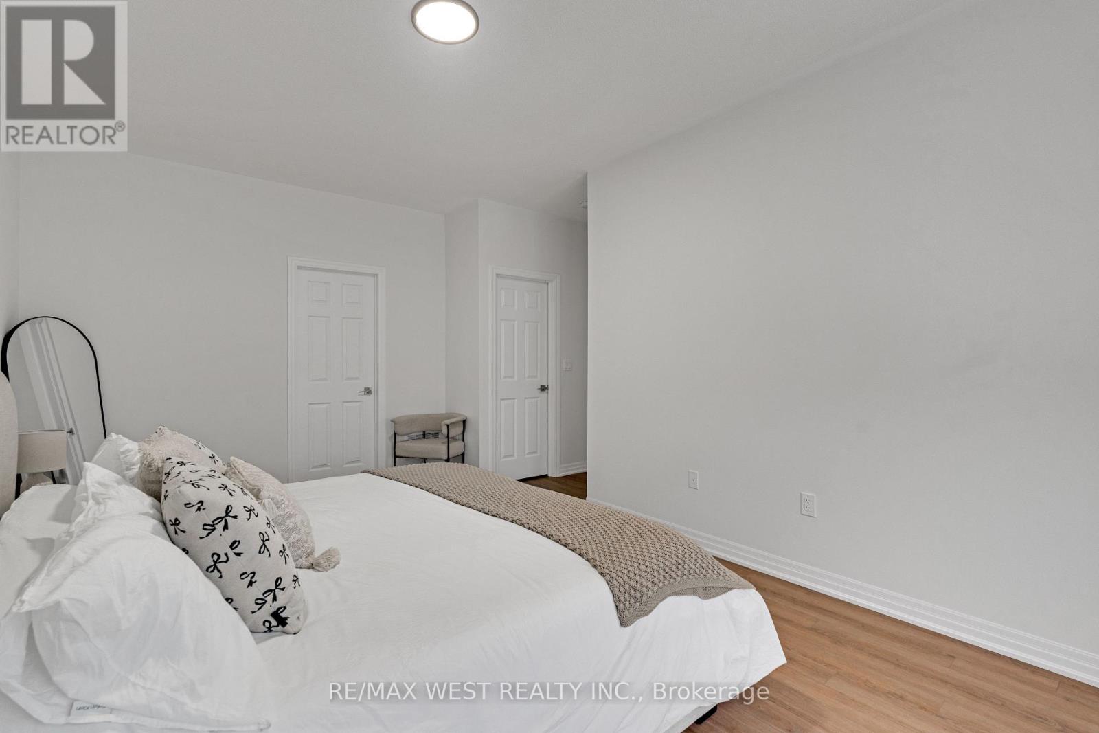 24 HANTON CRESCENT - Image 33