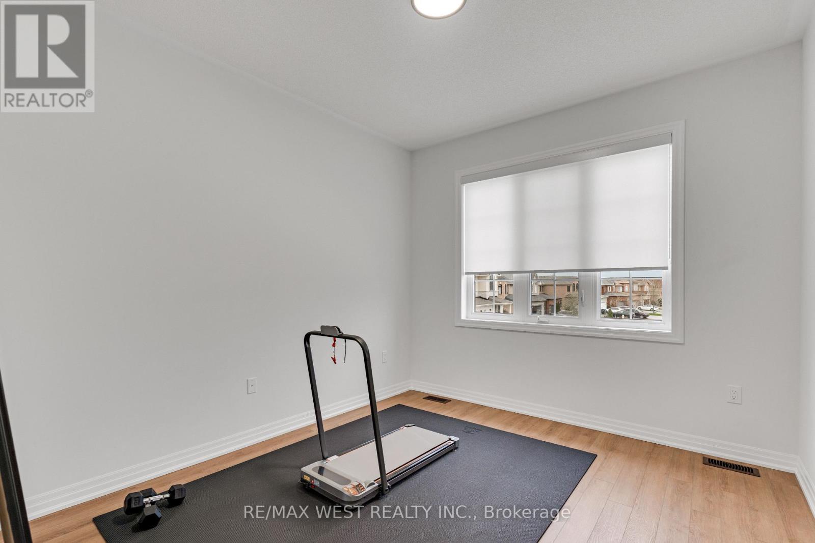 24 HANTON CRESCENT - Image 34