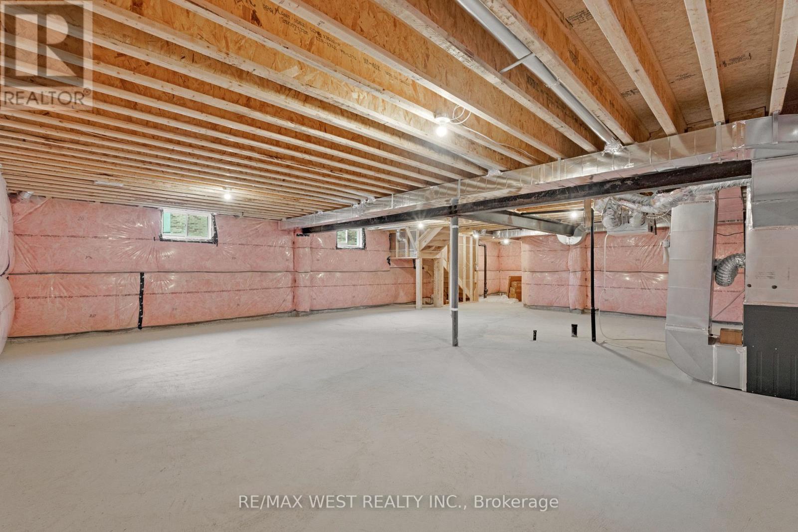 24 HANTON CRESCENT - 38