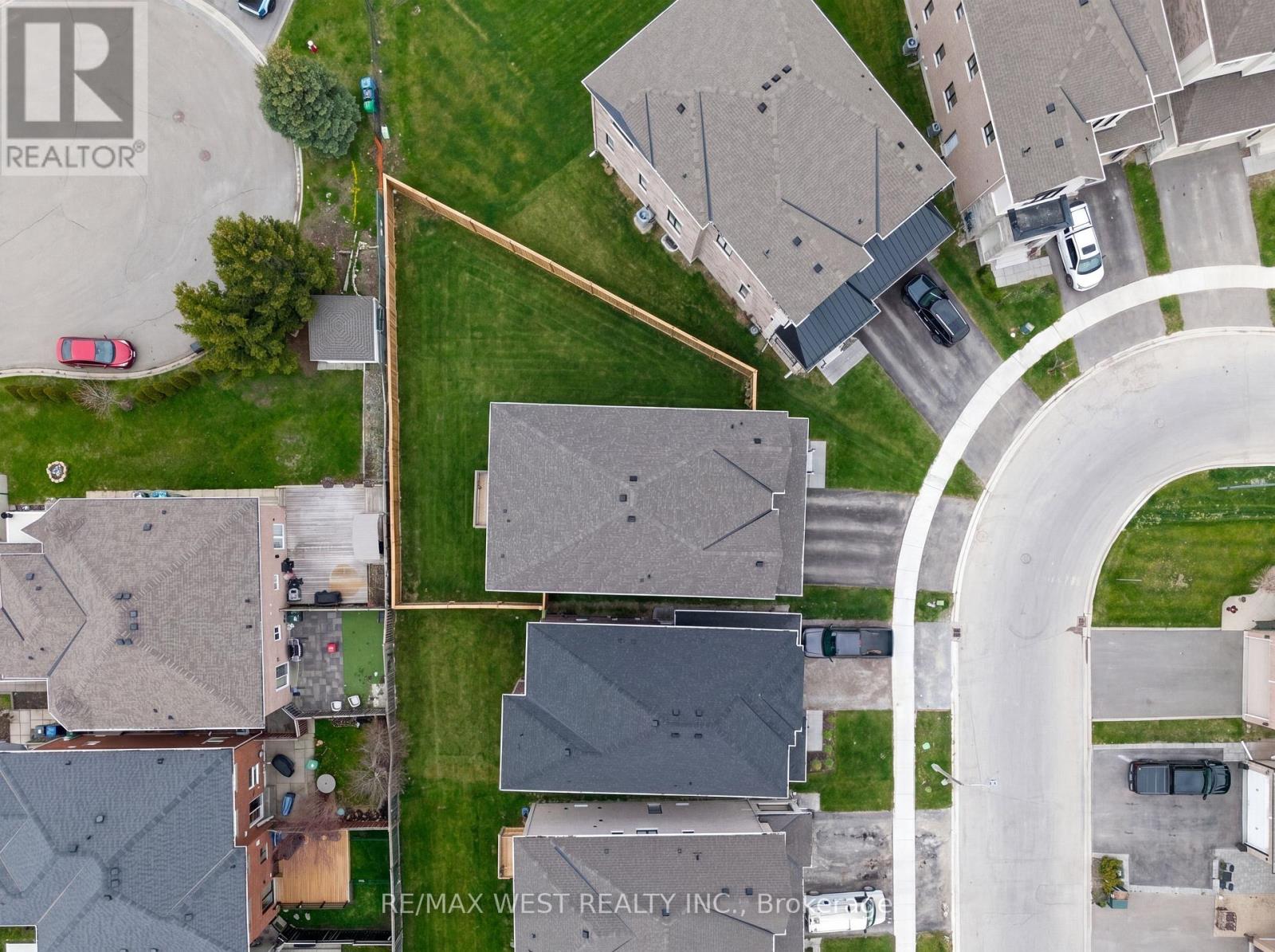 24 HANTON CRESCENT - Image 39