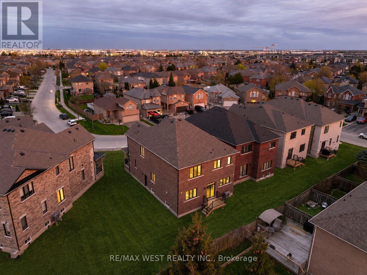 24 HANTON CRESCENT - 42