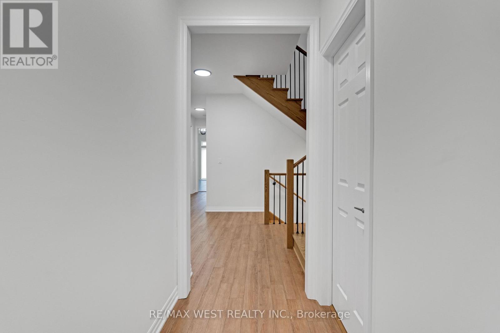 24 HANTON CRESCENT - 5