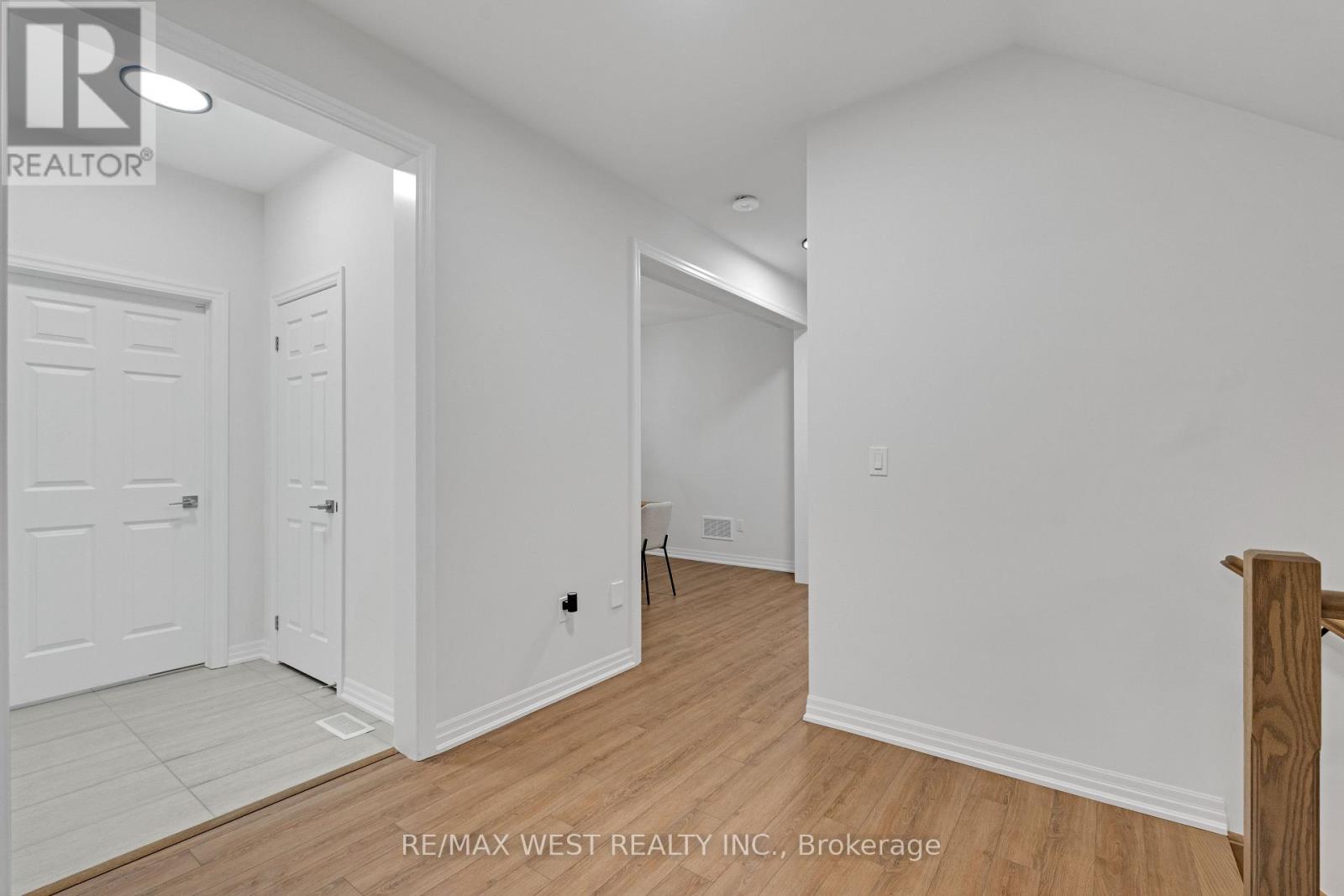 24 HANTON CRESCENT - 6