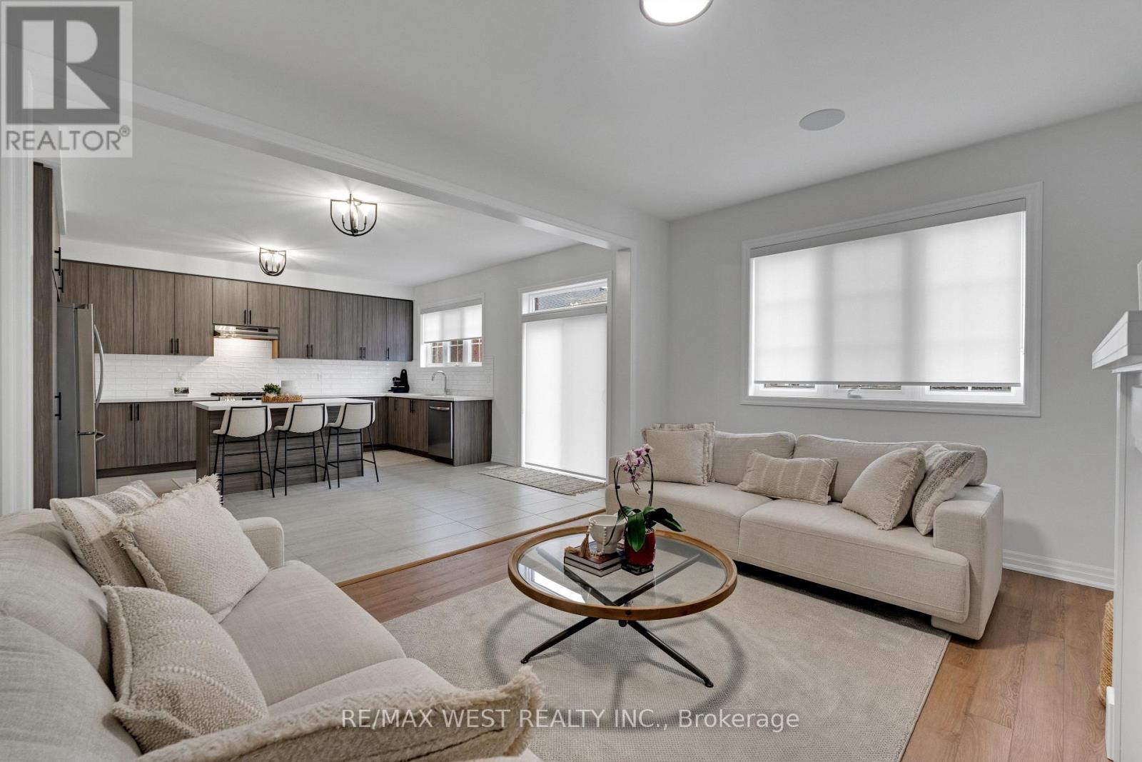 24 HANTON CRESCENT - 7