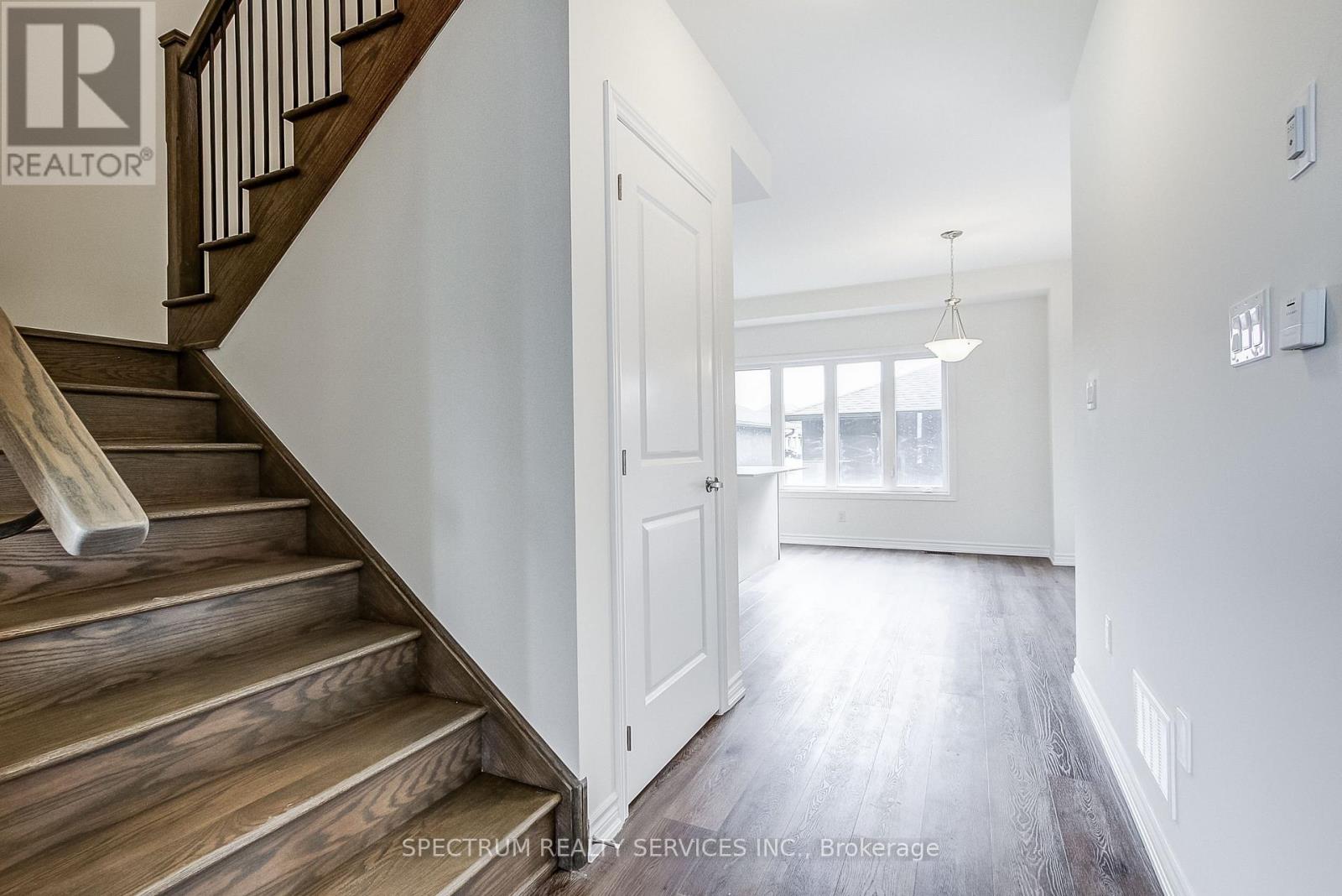 29 STRICKLAND AVENUE - 14