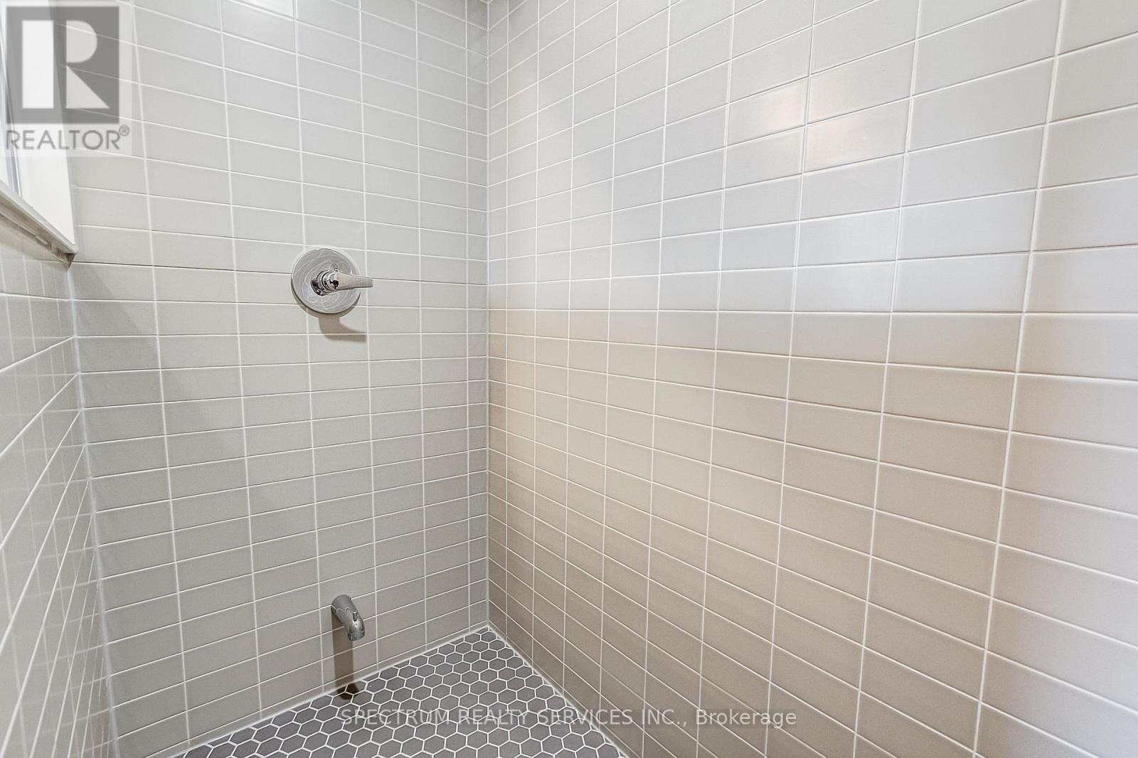 29 STRICKLAND AVENUE - 40