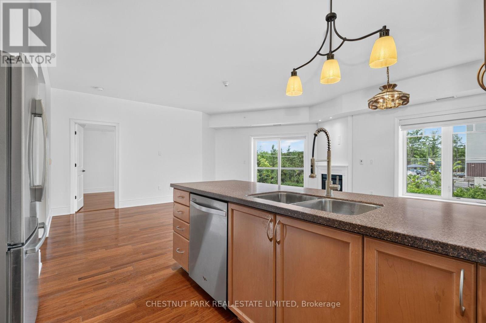 #201 1 PARK STREET - Image 25