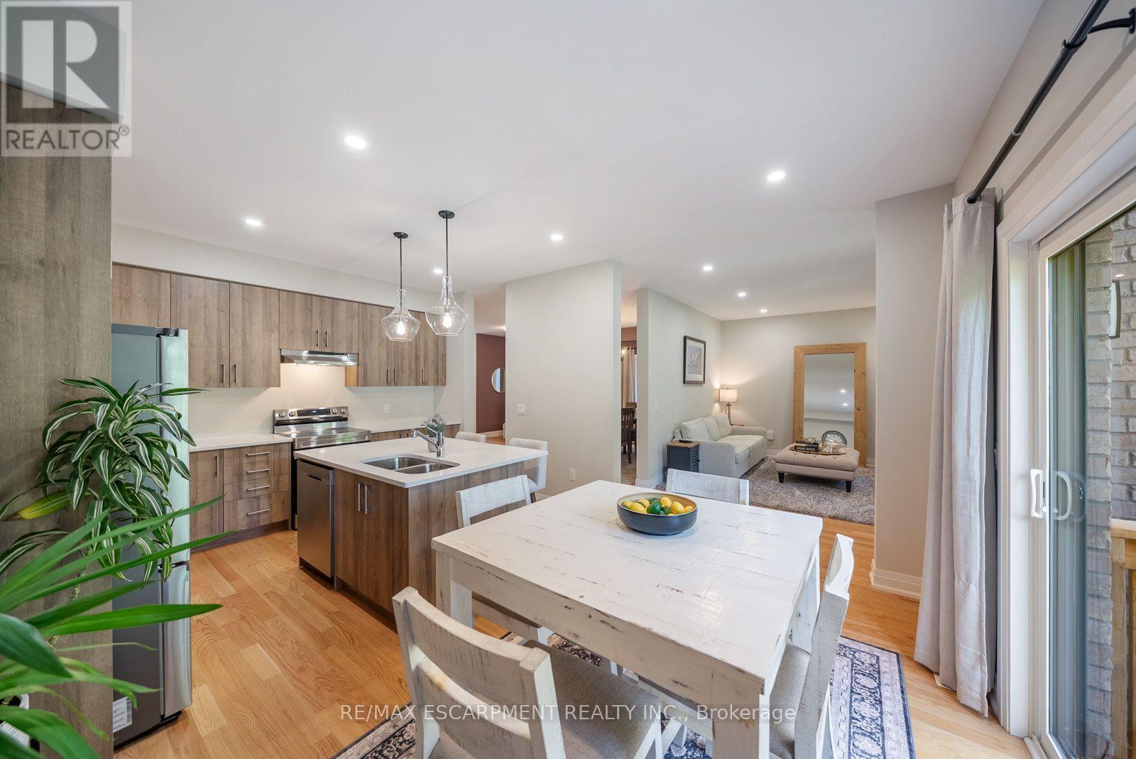 465 ADELAIDE STREET - 15