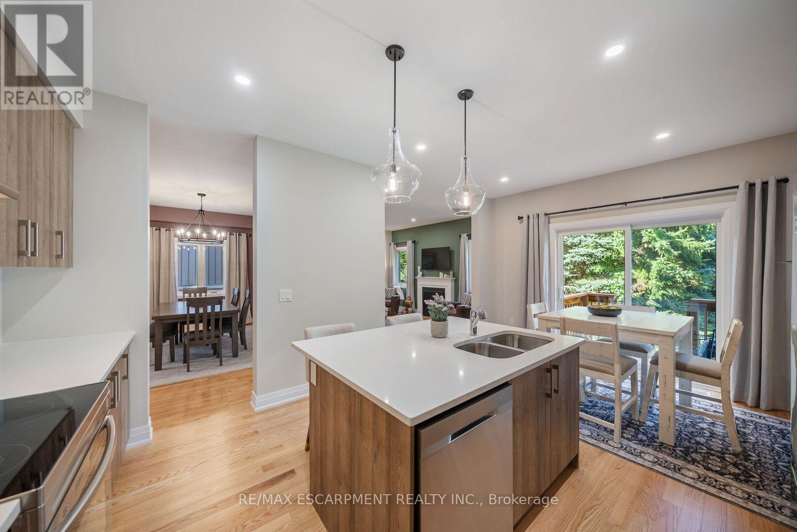 465 ADELAIDE STREET - 18