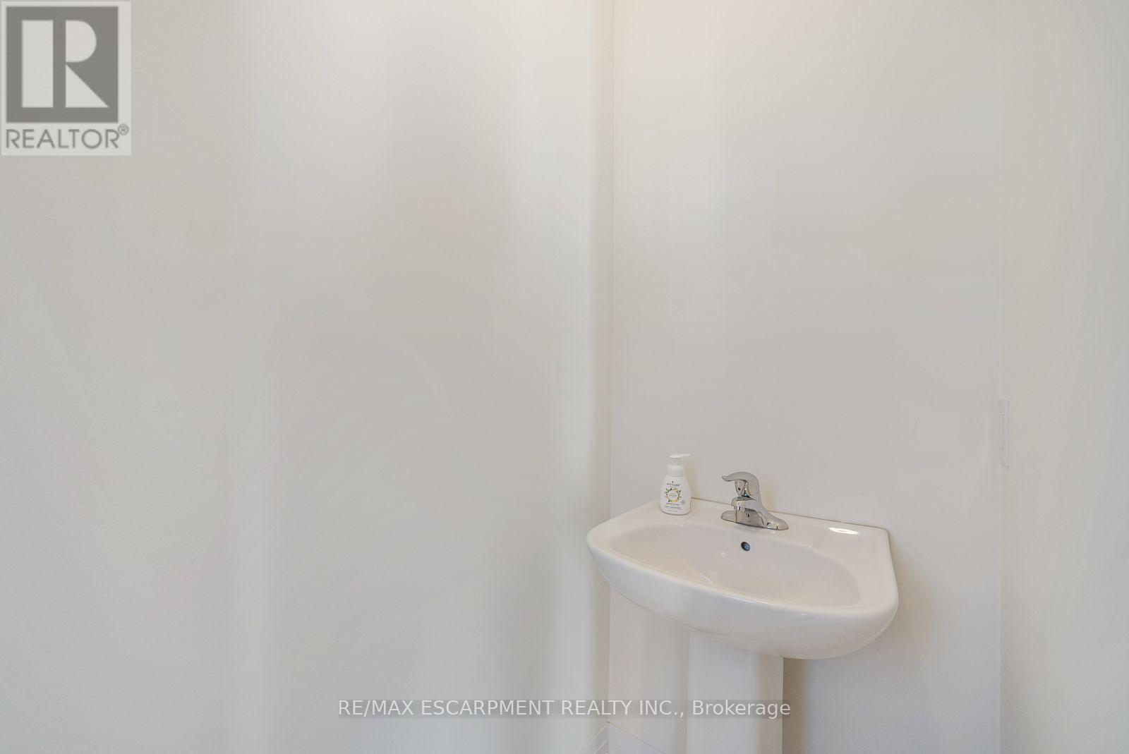 465 ADELAIDE STREET - Image 21