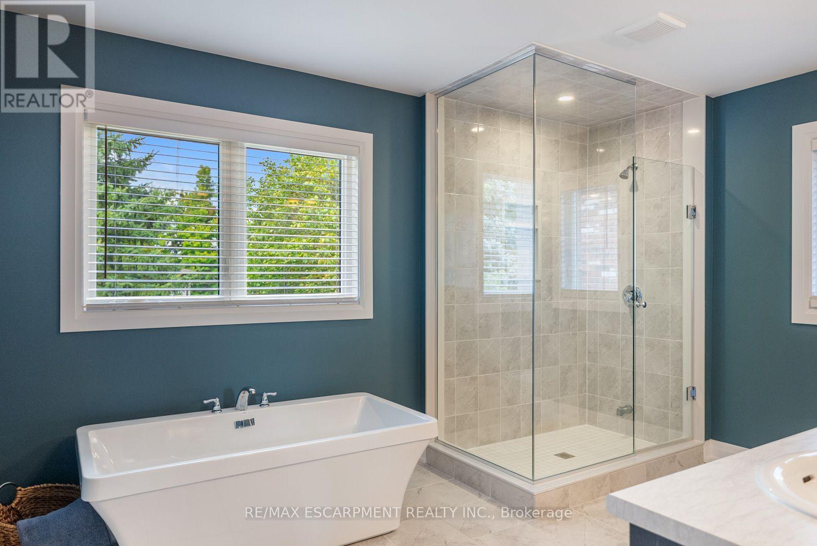 465 ADELAIDE STREET - 32