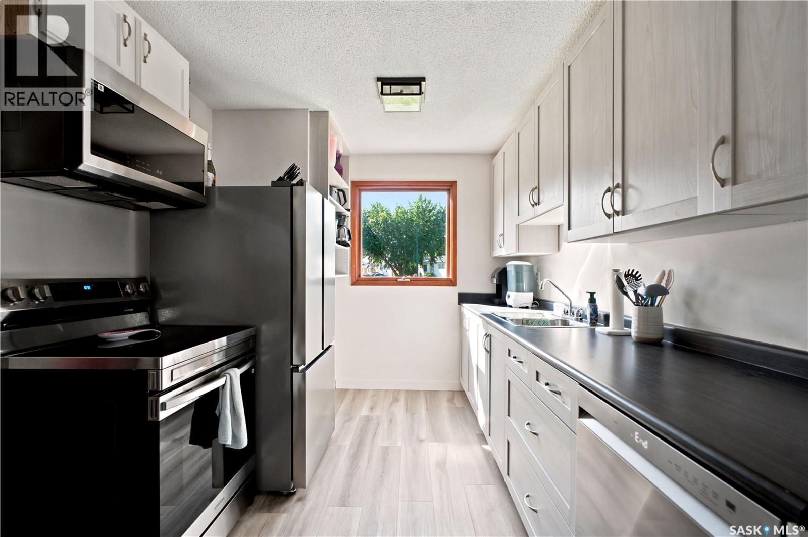 55 Trident CRESCENT - 12