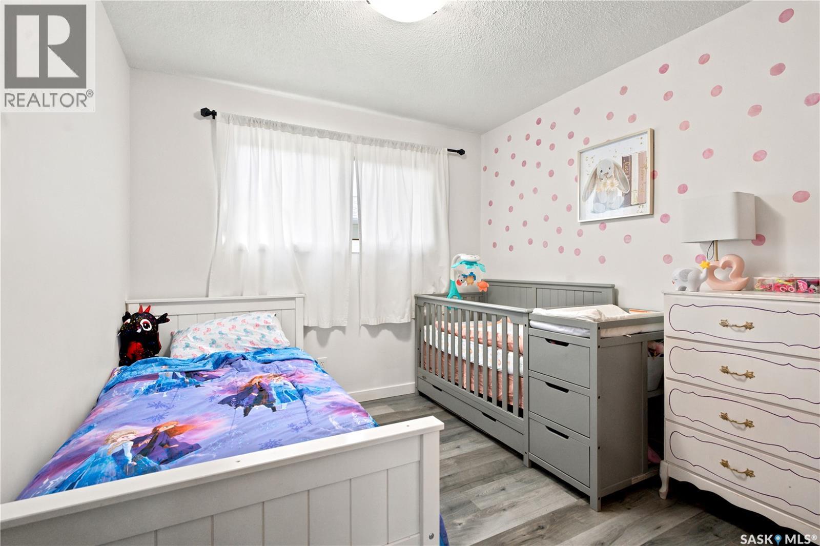 55 Trident CRESCENT - 32