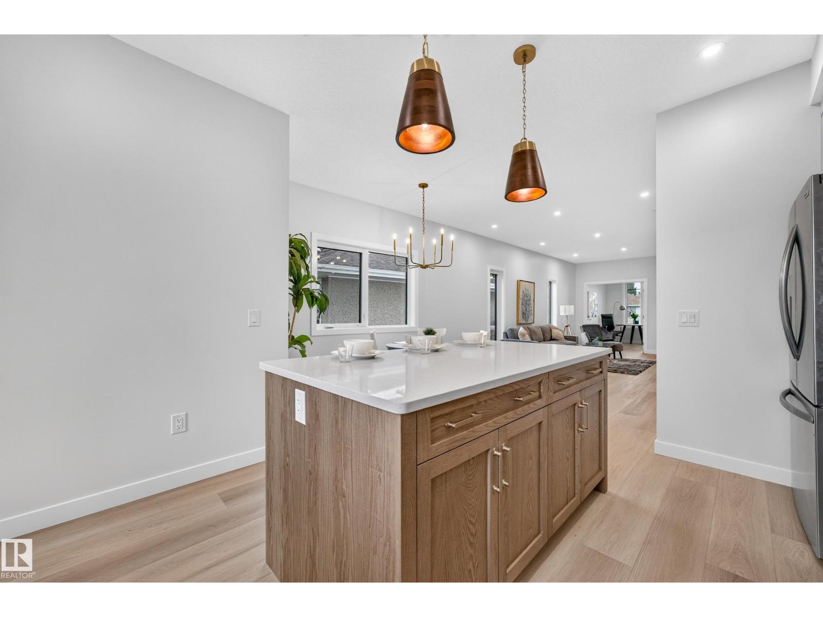 5604 105 AV NW - 23
