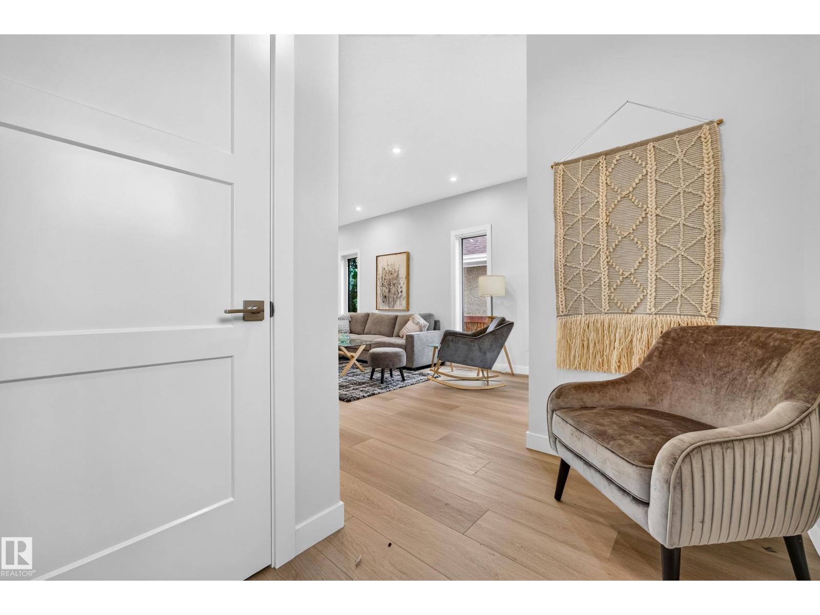 5604 105 AV NW - 7