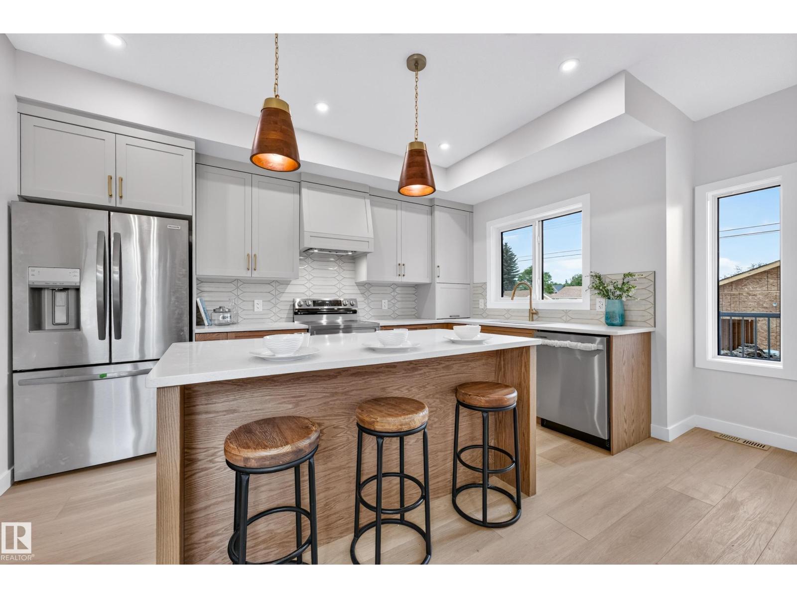 5604 105 AV NW - 20
