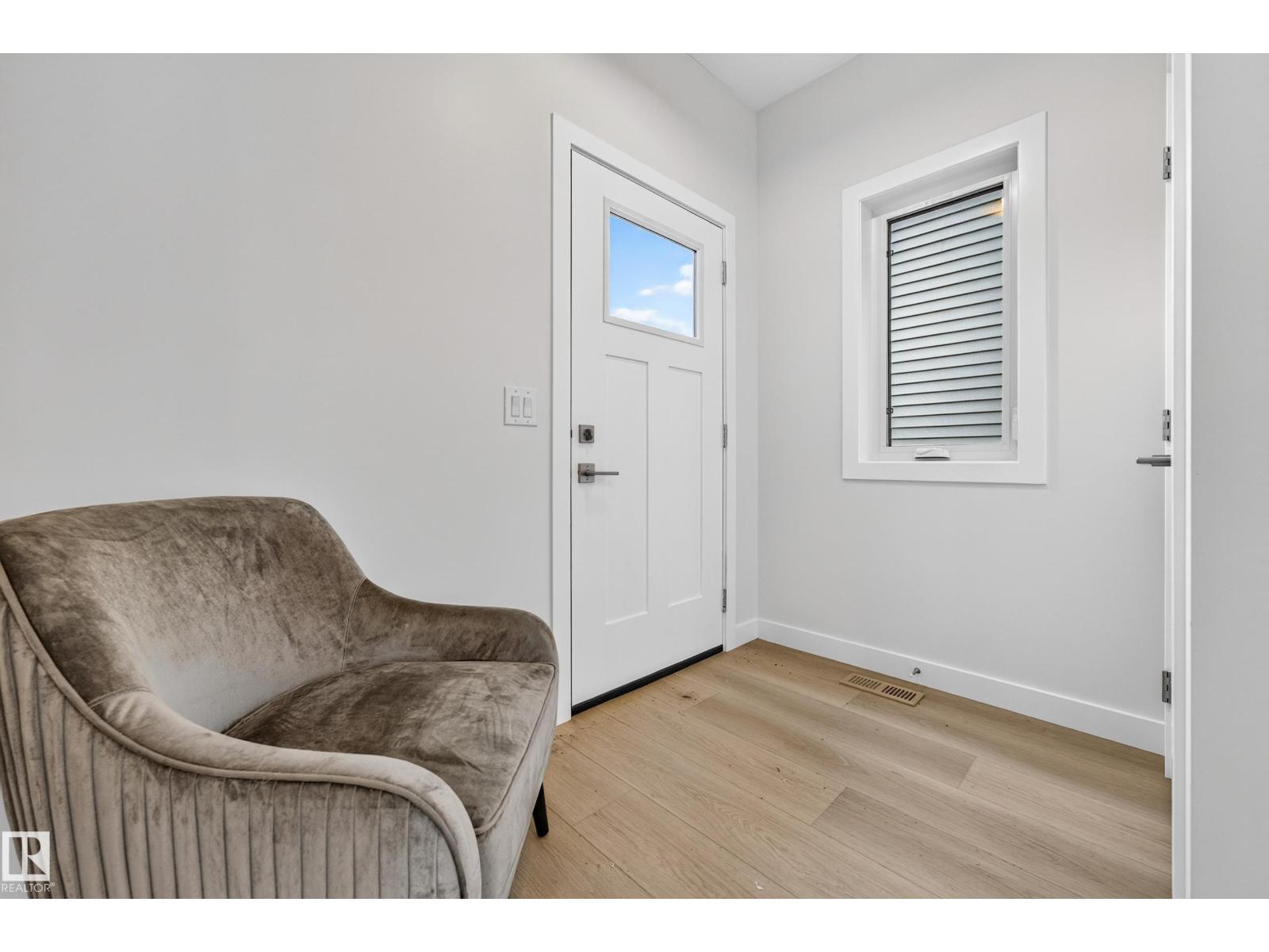 5604 105 AV NW - 6