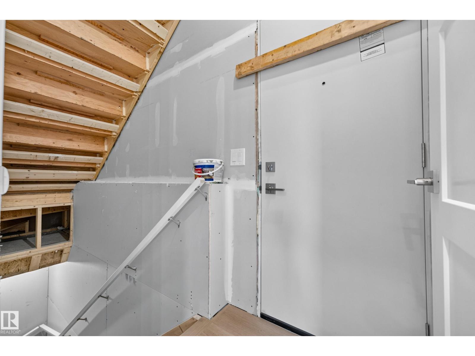 5604 105 AV NW - 42
