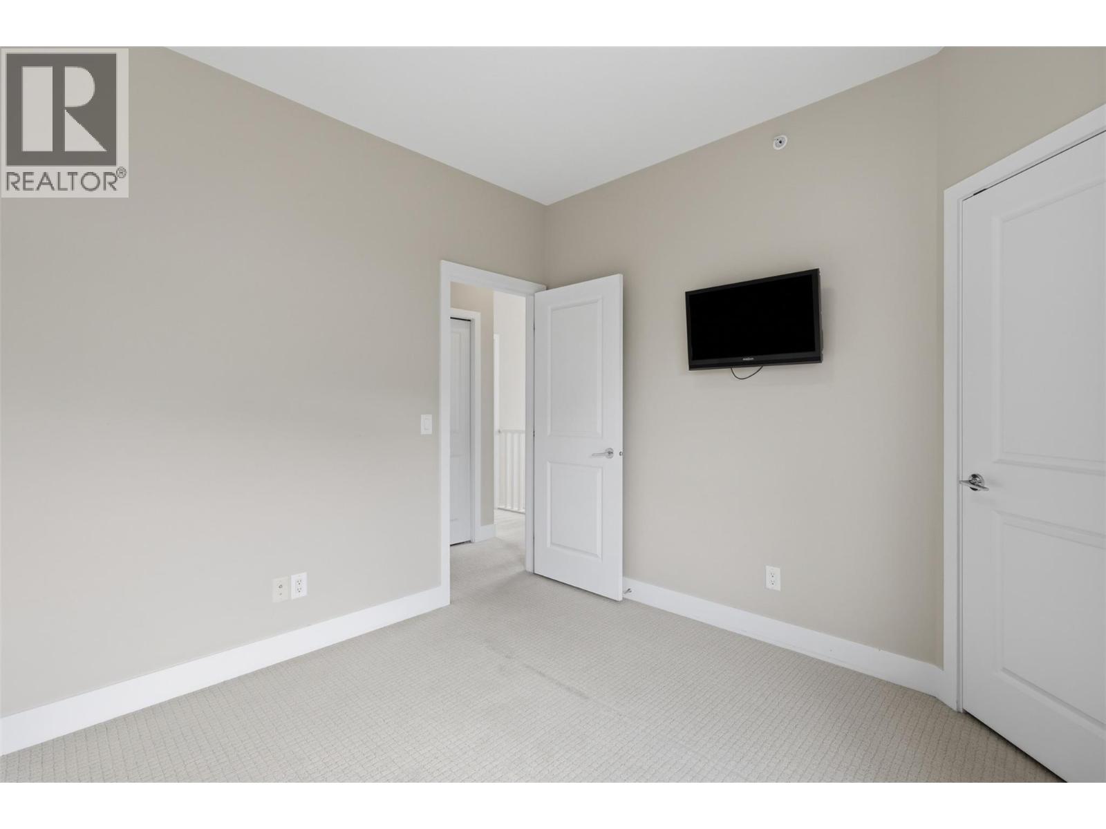 #11 175 HOLLOWAY Drive - 32