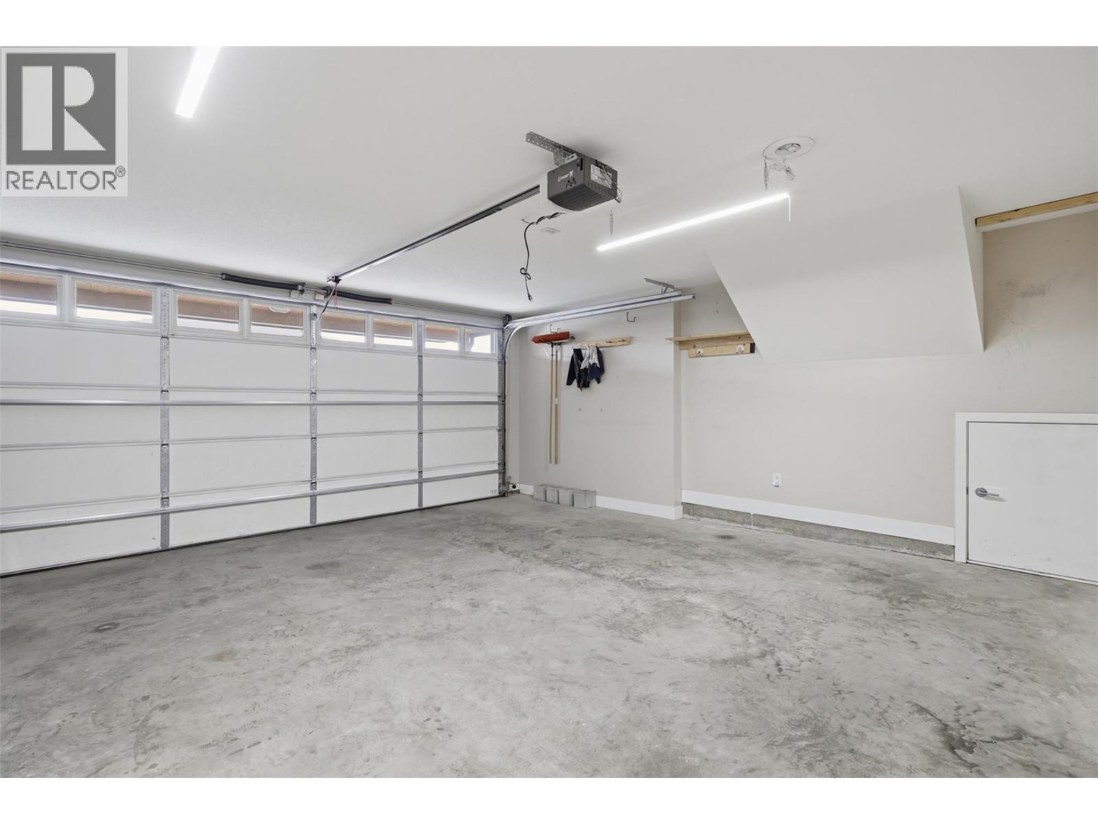 #11 175 HOLLOWAY Drive - 37
