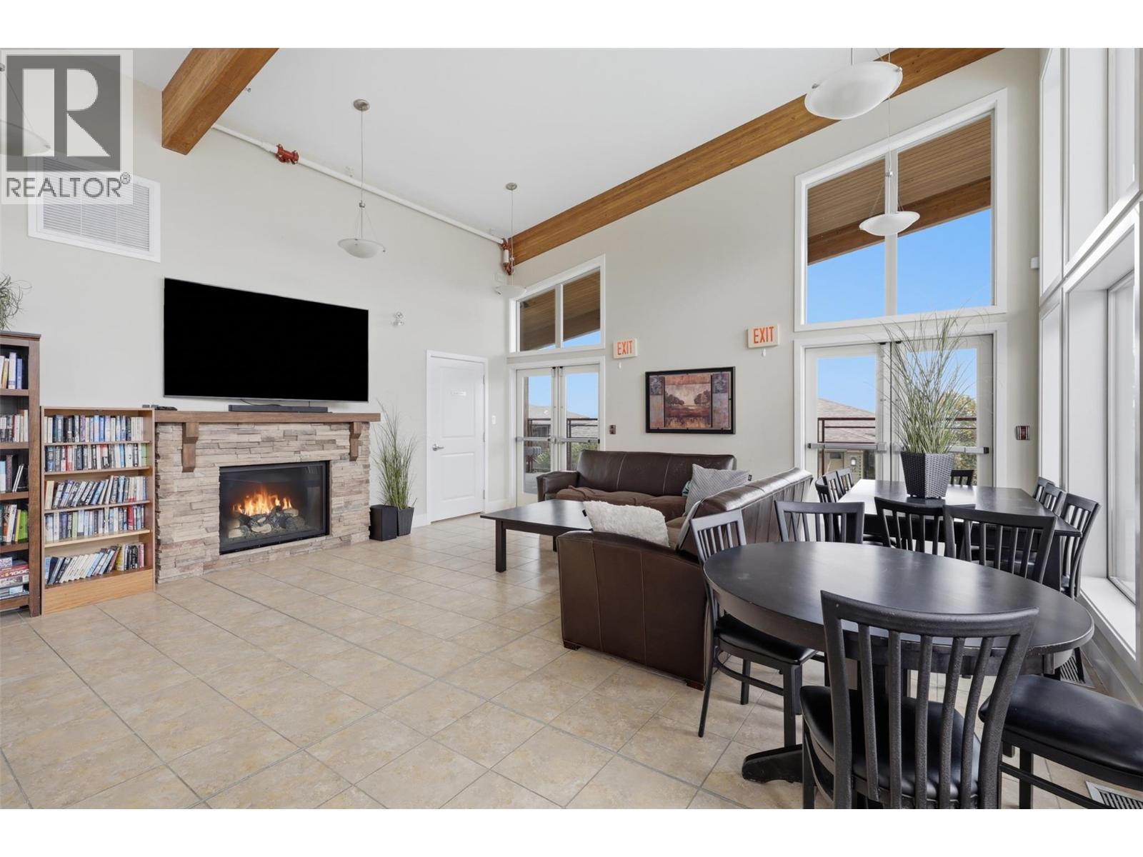#11 175 HOLLOWAY Drive - 44