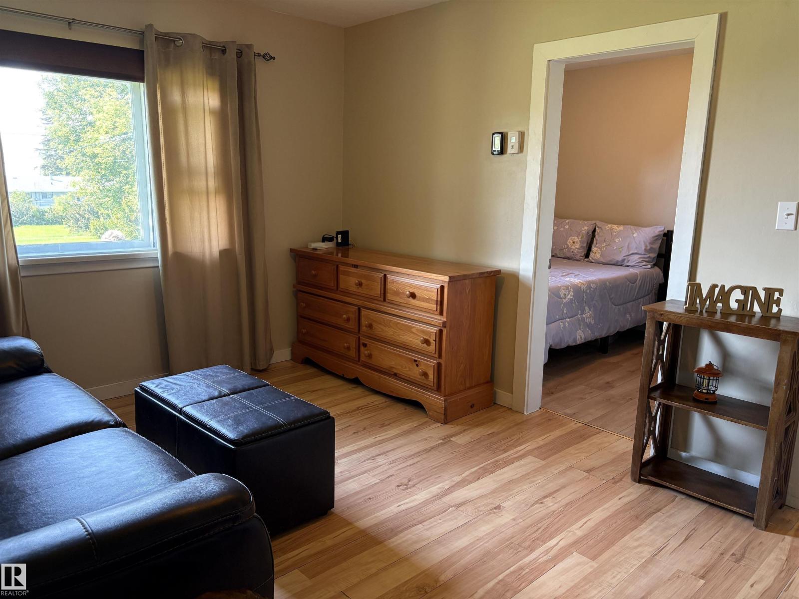 4901 53 AV - Image 8