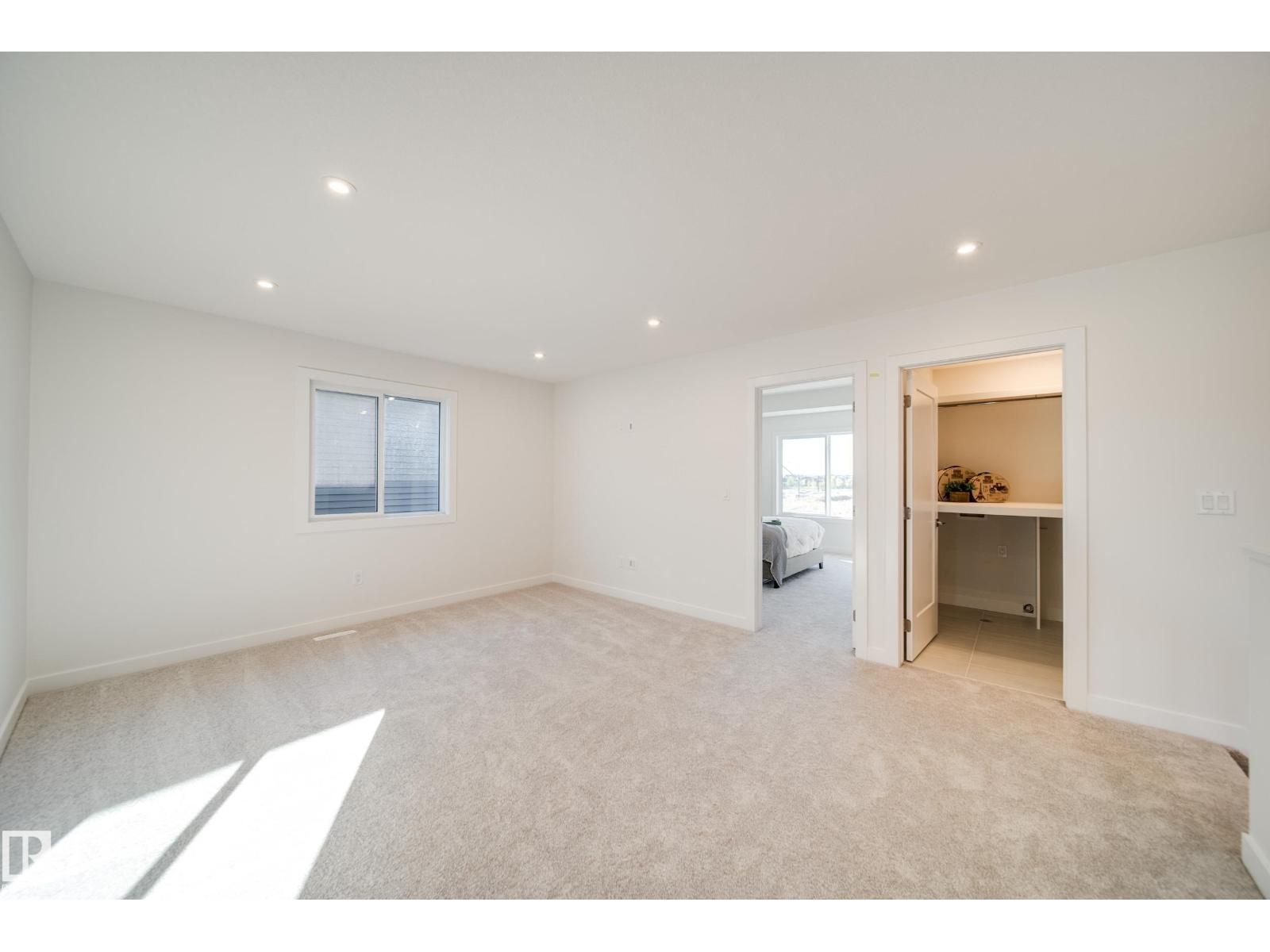 77 Chartres Close - Photo 12