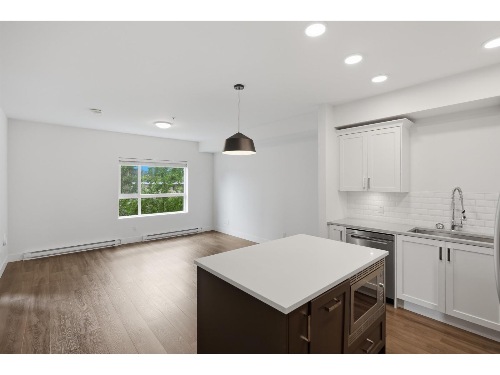 302 33568 GEORGE FERGUSON WAY, Abbotsford