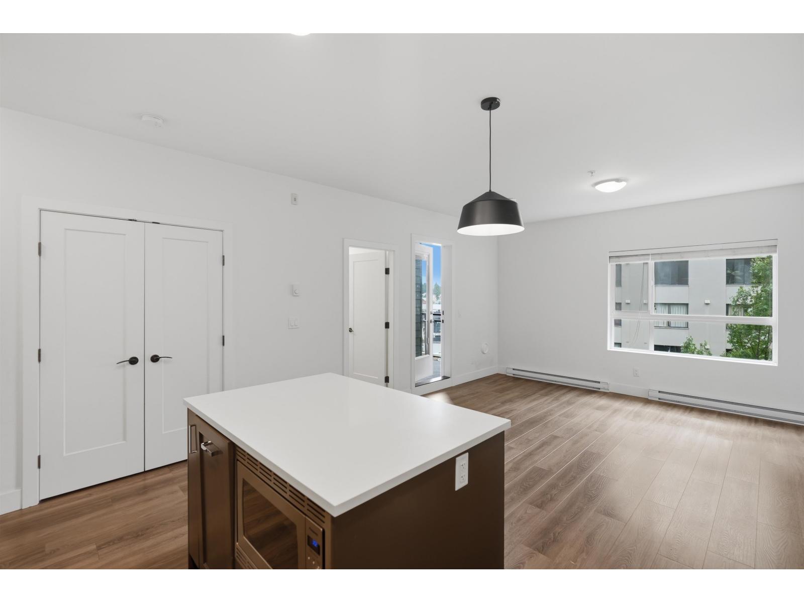 302 33568 GEORGE FERGUSON WAY, Abbotsford