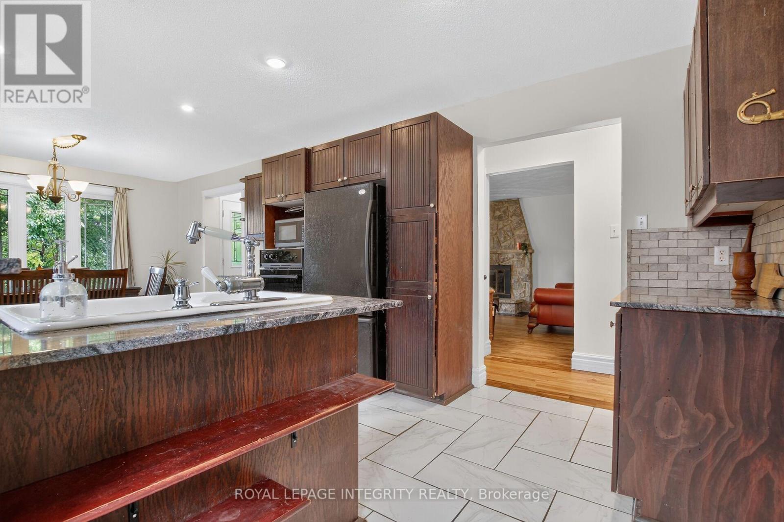 333 CHARRON STREET - Image 12