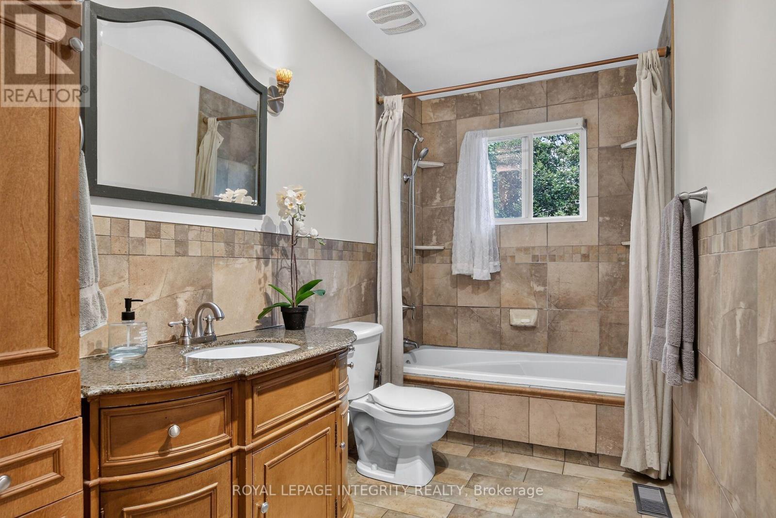 333 CHARRON STREET - Image 16