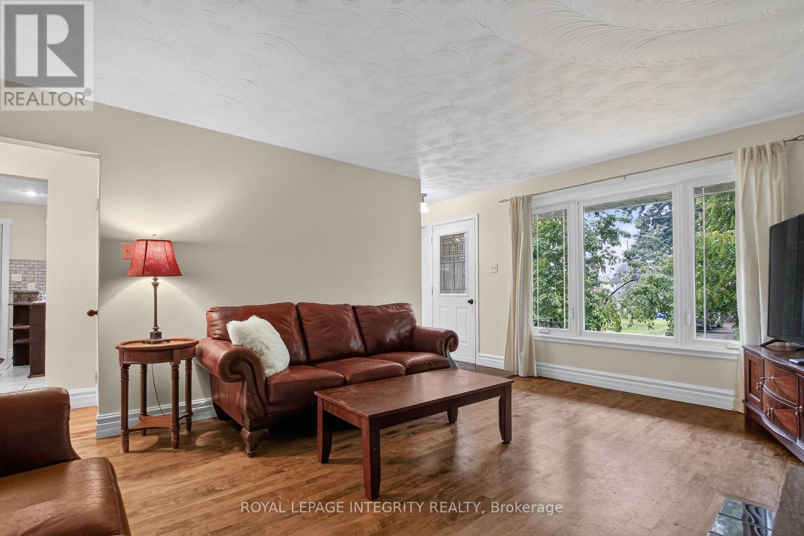 333 CHARRON STREET - 4