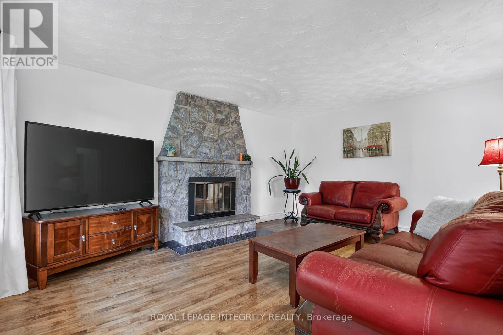333 CHARRON STREET - 5
