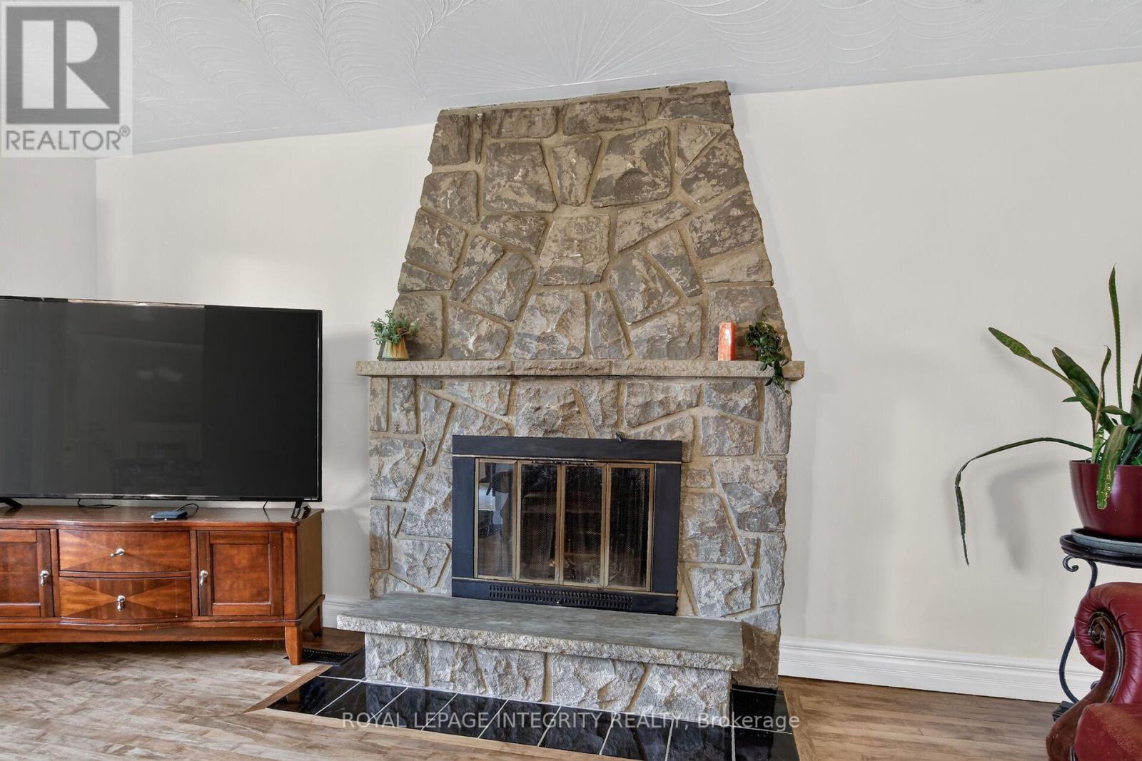 333 CHARRON STREET - Image 7