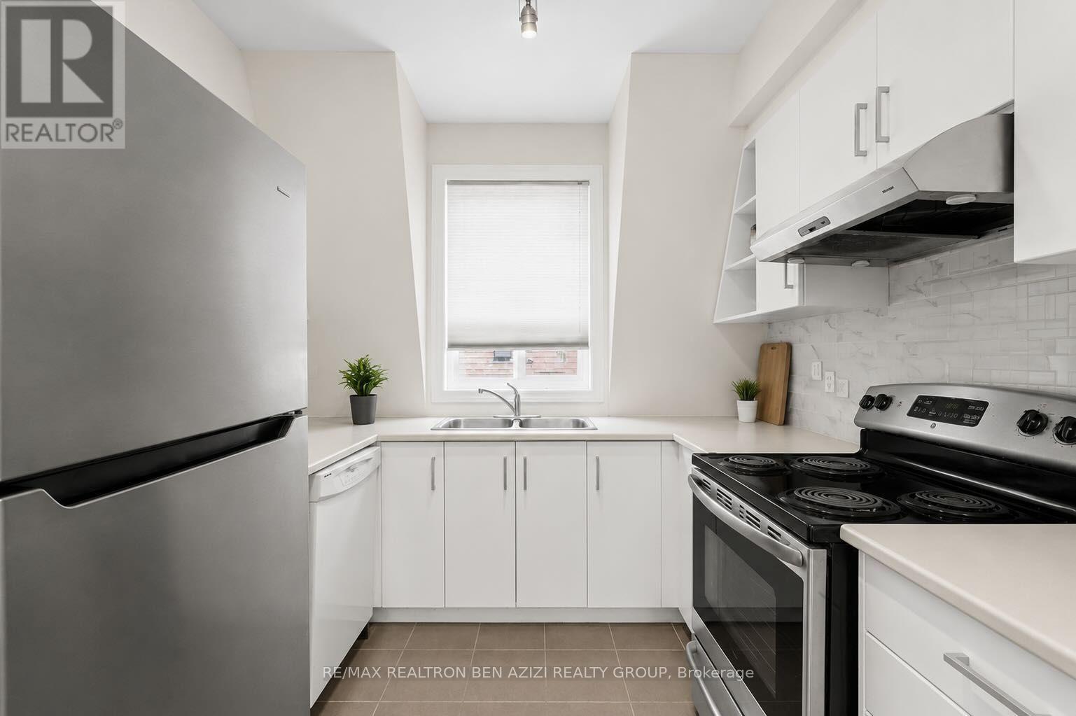 304 ROSELAWN AVENUE - 23
