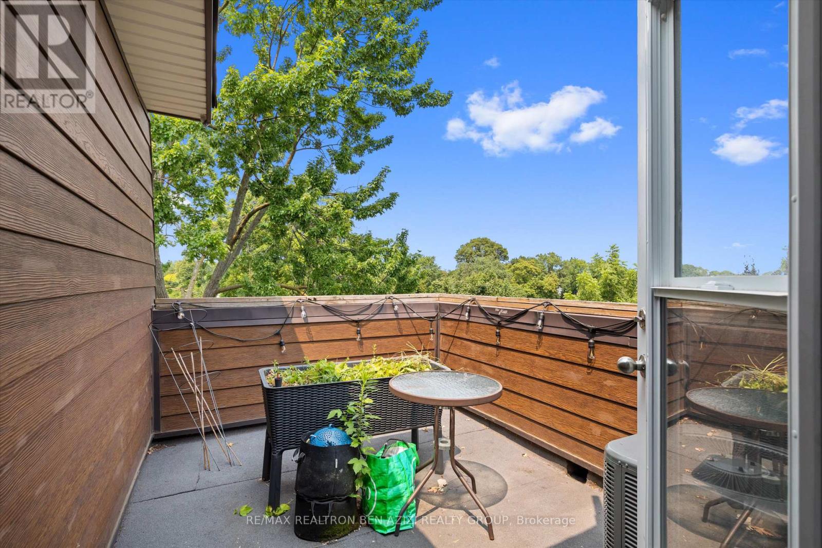 304 ROSELAWN AVENUE - 26