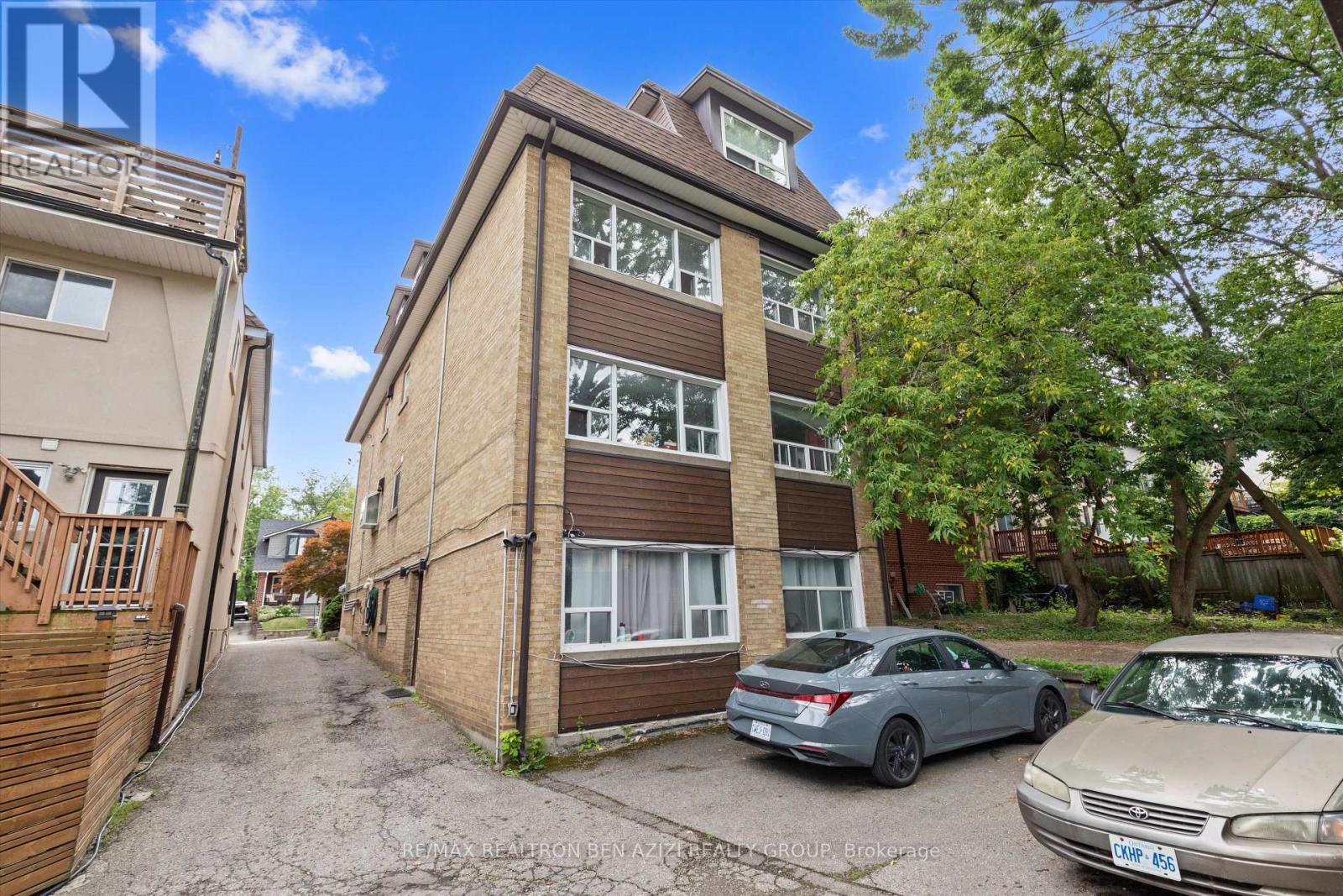 304 ROSELAWN AVENUE - 27