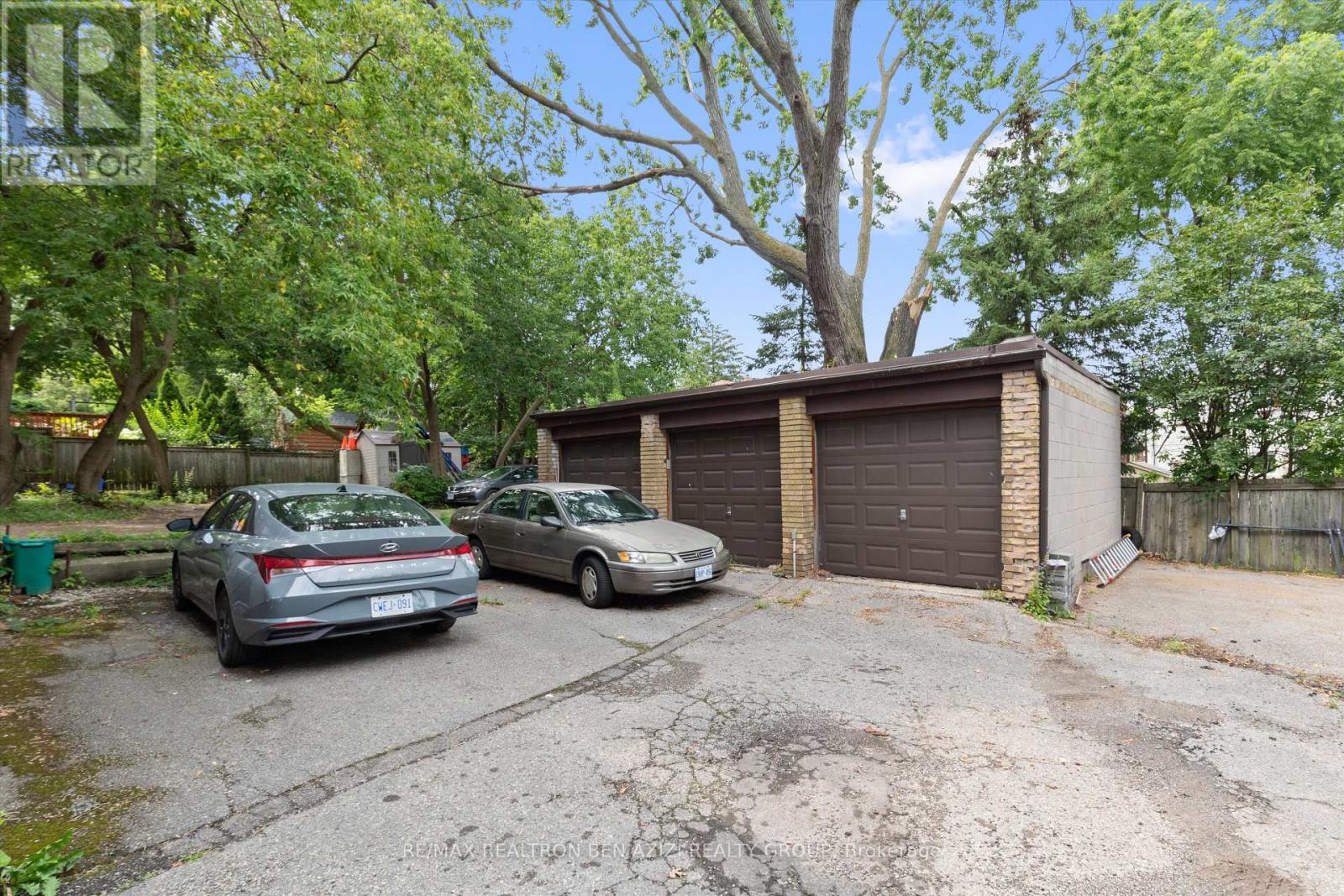 304 ROSELAWN AVENUE - 28
