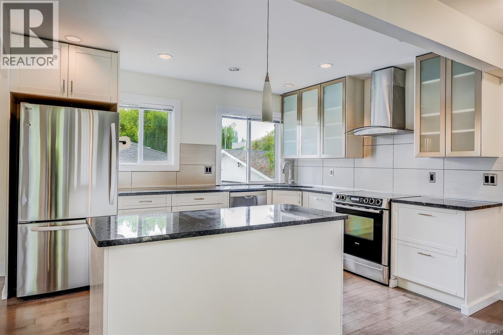 1534 Edgemont Rd - 3