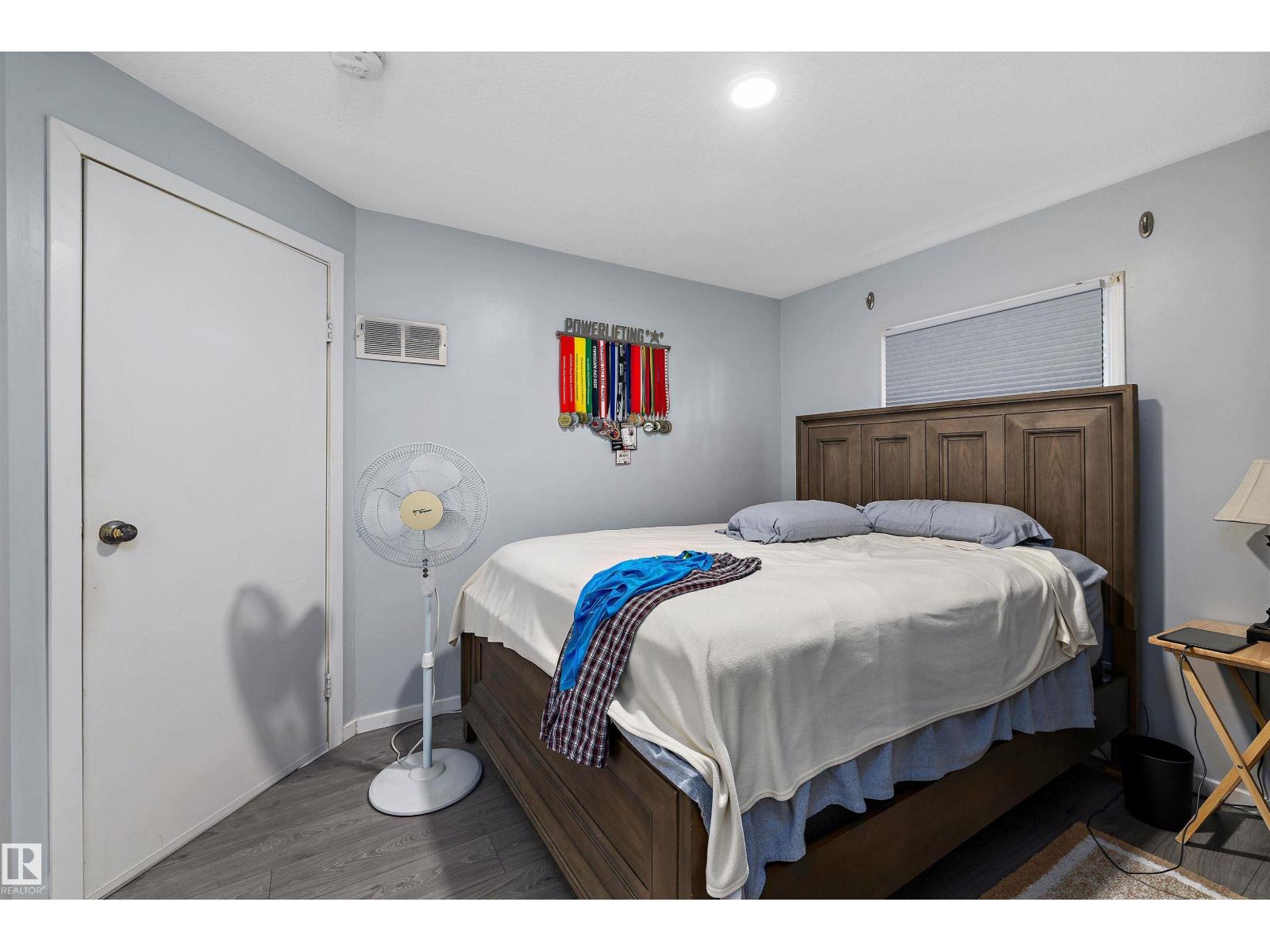 11253 89 ST NW - 40
