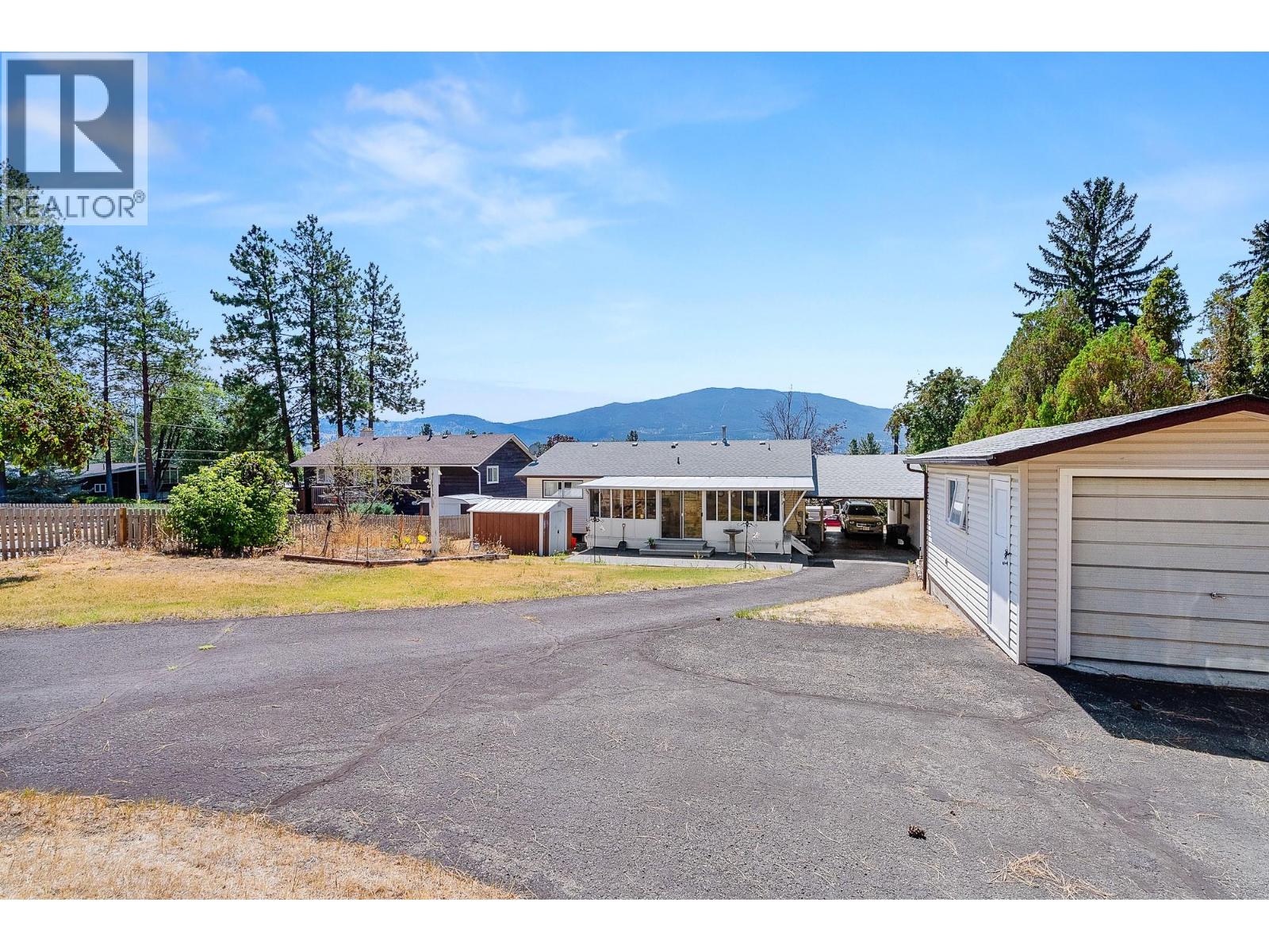 2275 Castillou Crescent - 2