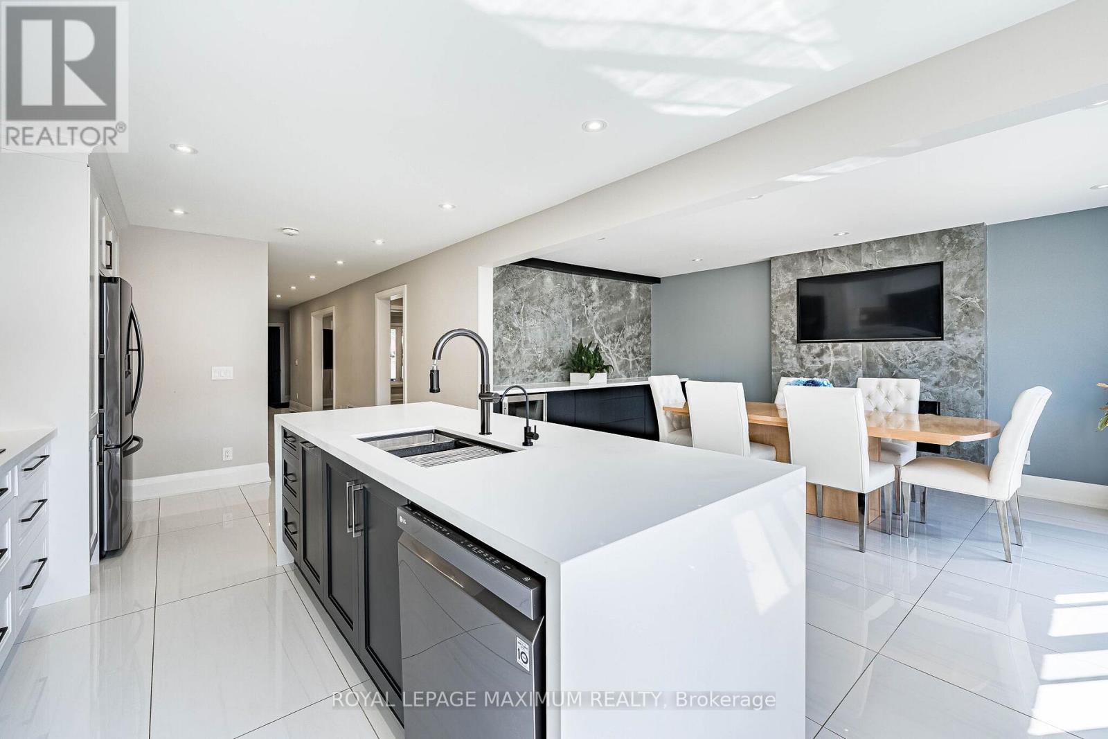 138 JACKMAN CRESCENT - 11