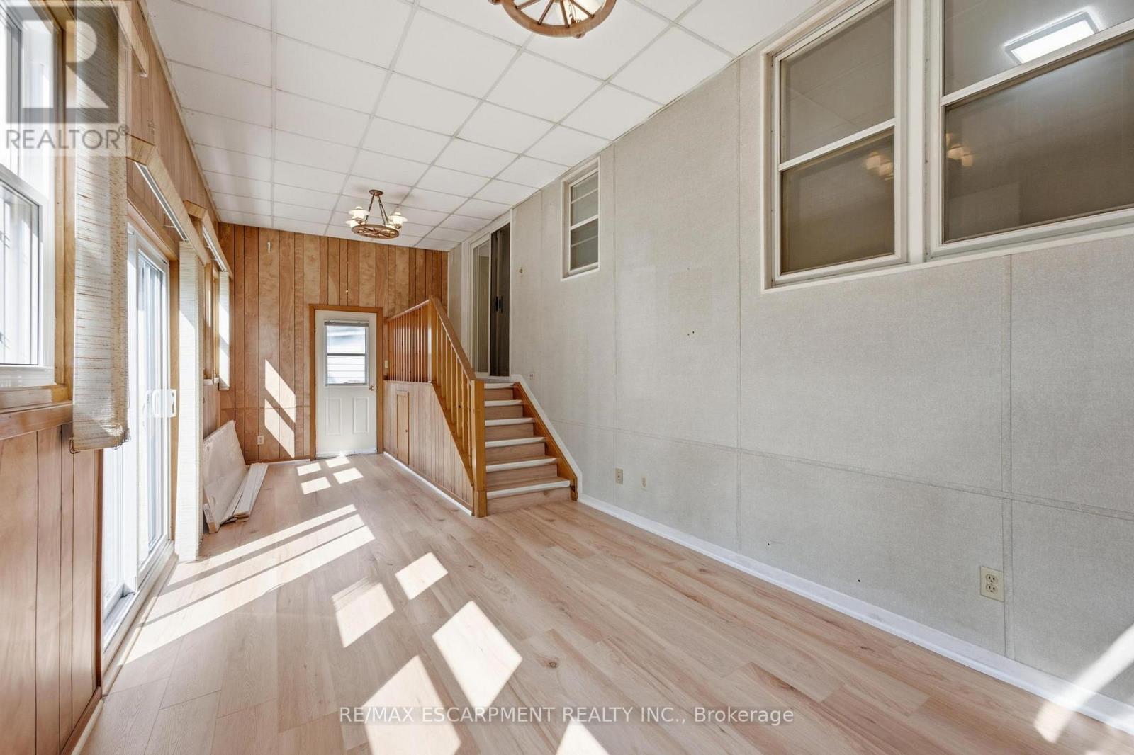 22 DAVID AVENUE - 25