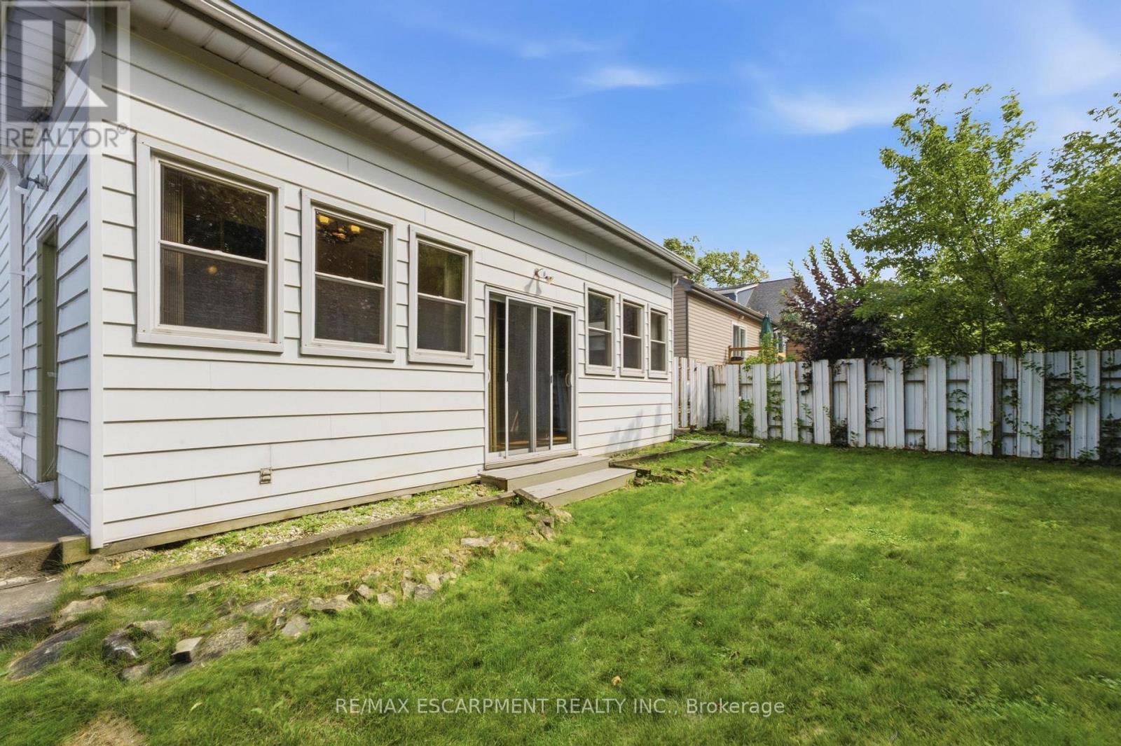 22 DAVID AVENUE - 28