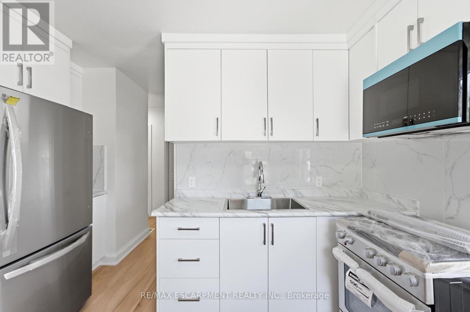 22 DAVID AVENUE - 3
