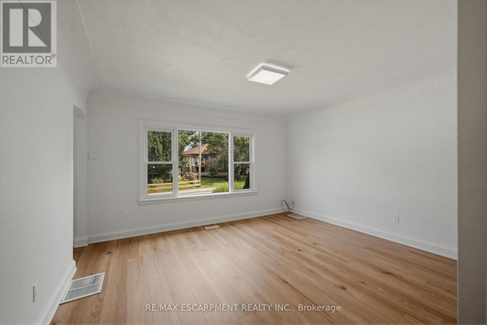 22 DAVID AVENUE - 7