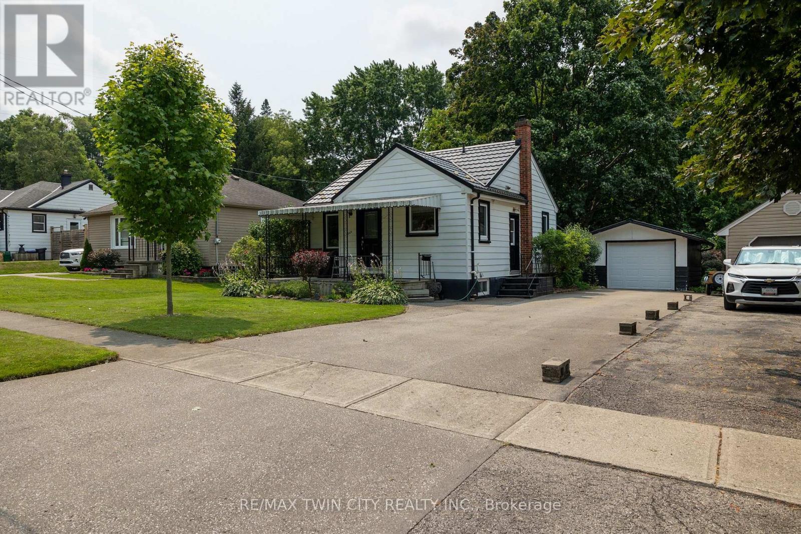 260 ROBINSON STREET - 1