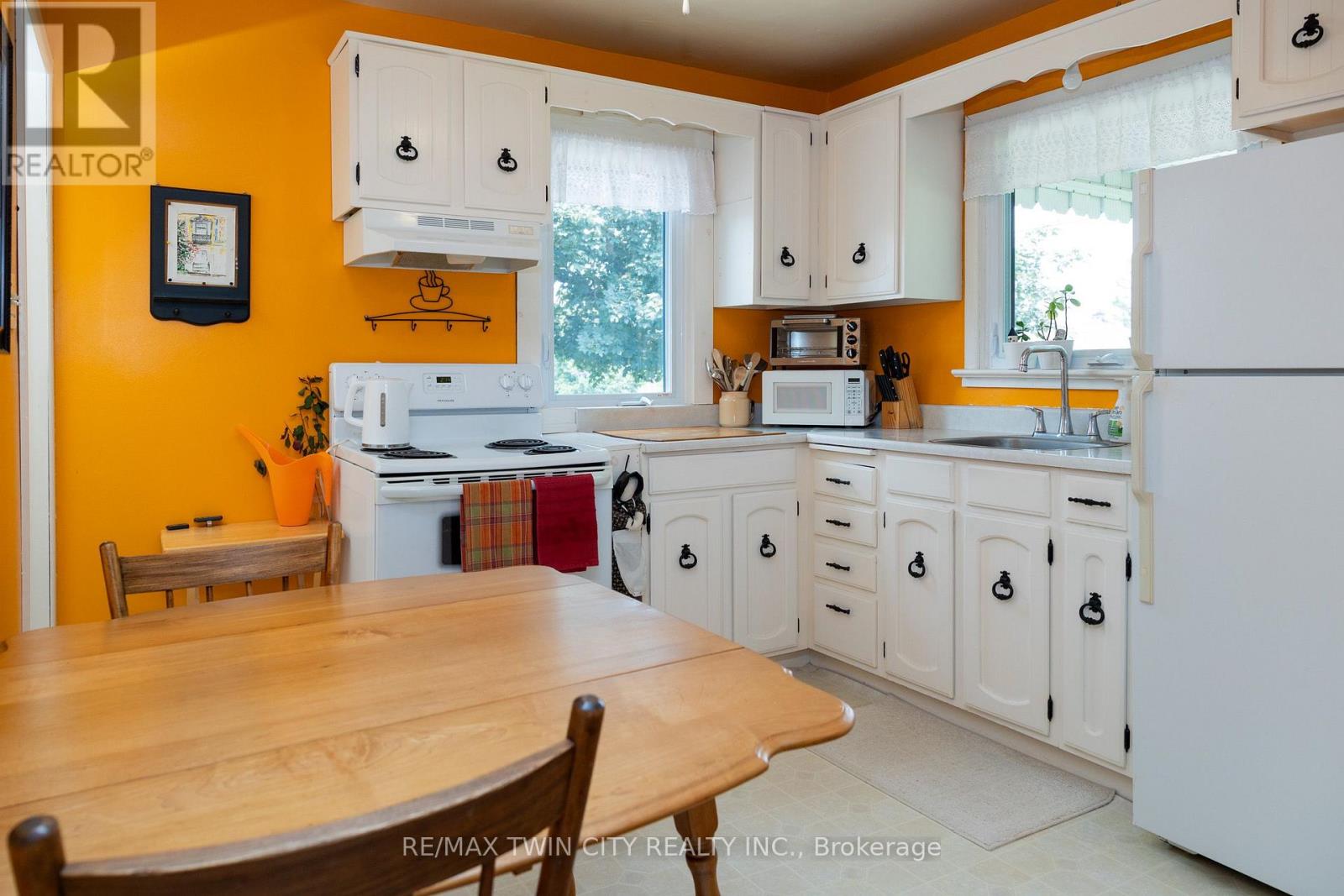 260 ROBINSON STREET - Image 14