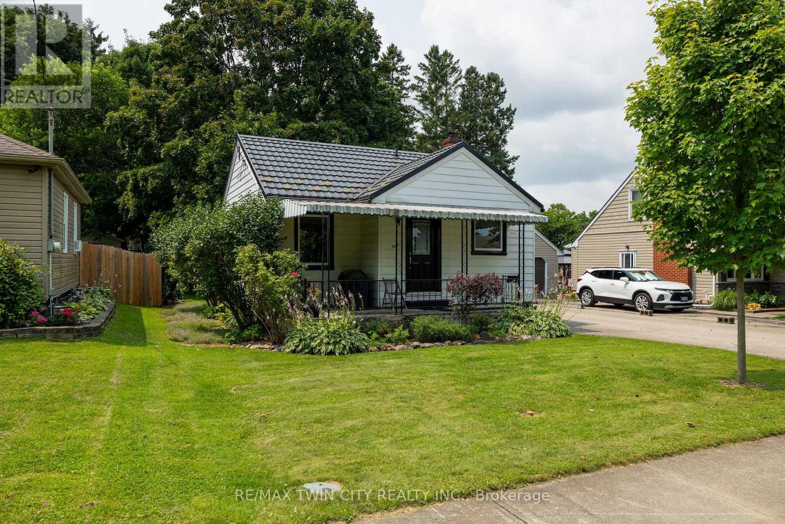 260 ROBINSON STREET - 2